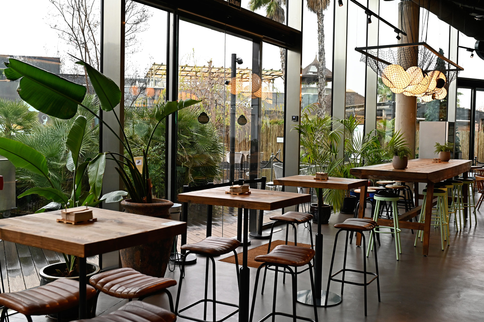 Zentral Cervecera - Taburetes